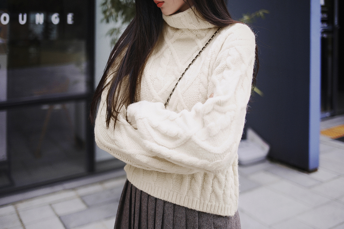 大衣内搭羊毛半高领针织衫,羊绒大衣内搭中长款针织衫