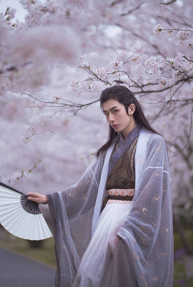 吟风·《词作》九首：冷月苍苍，幽思漫漫，闲步茫然难语