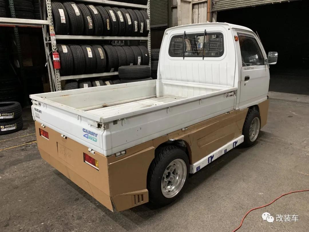 中置四驱五速手动的双门超跑，今晚我在秋名山等你