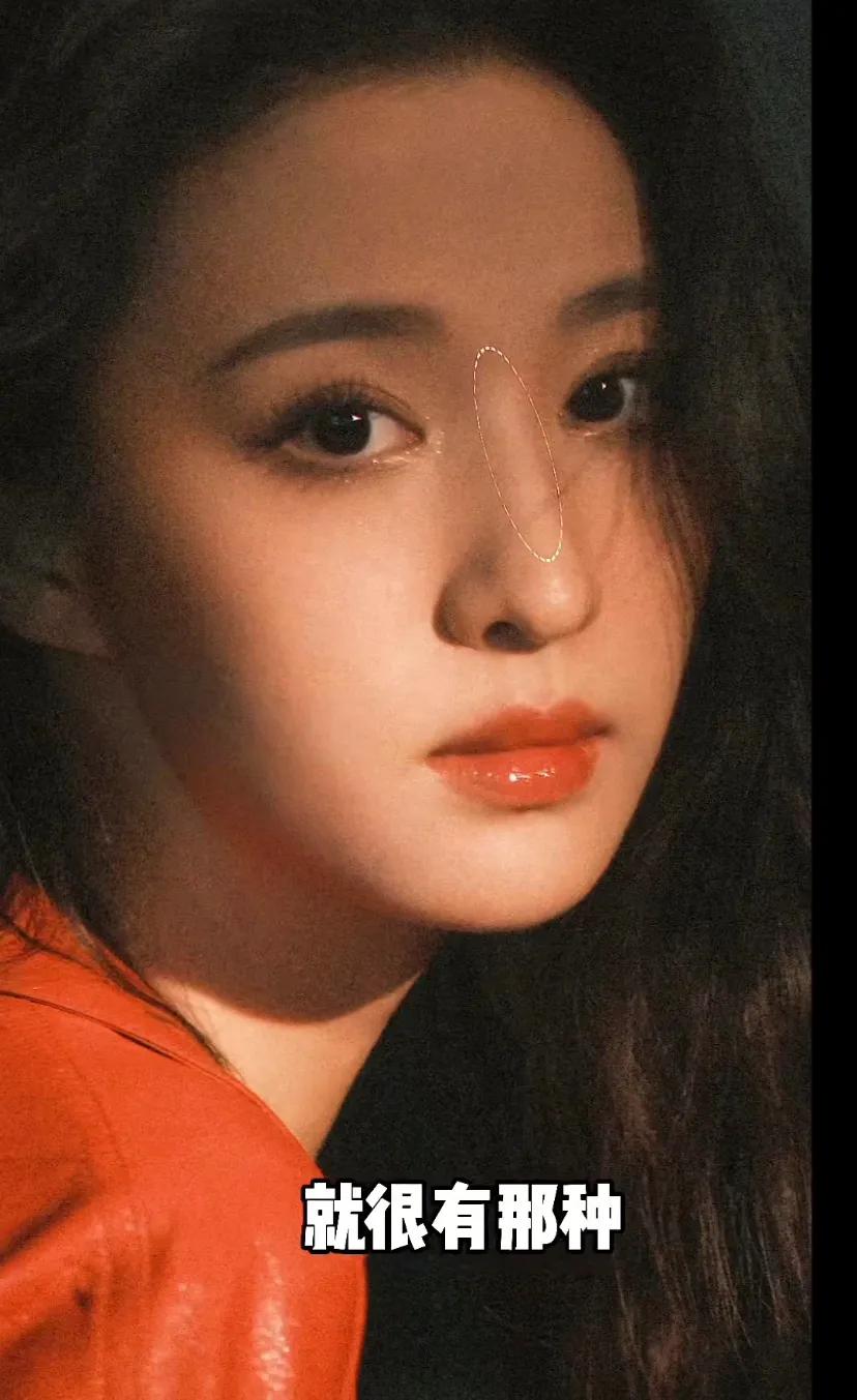 王楚然红棕烟熏妆图片,王楚然红棕烟熏妆出图