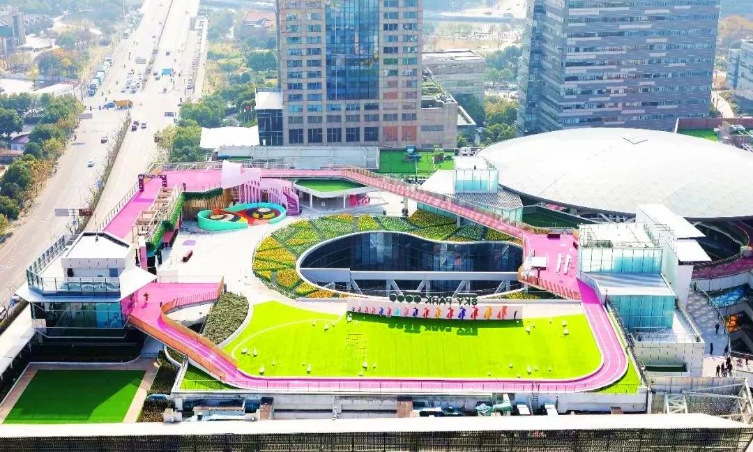 购物中心跑步,在购物广场里跑酷