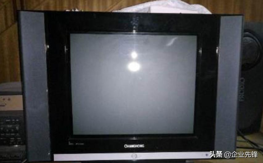 他曾带领长虹赚取上亿，打响电视品牌争夺战，如今日薄西山