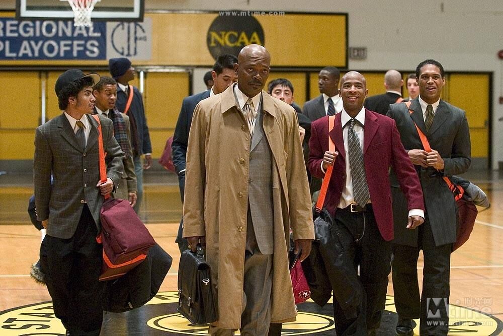 无论你是否热爱篮球，都应该看看这部电影《卡特教练》