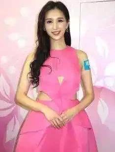 替父还债的女星嫁给70岁的男人,替父还债的富豪