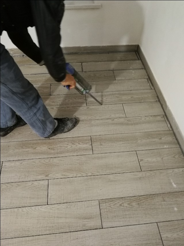 瓷砖美缝用什么美缝最好,瓷砖美缝施工自己在家轻松做美缝