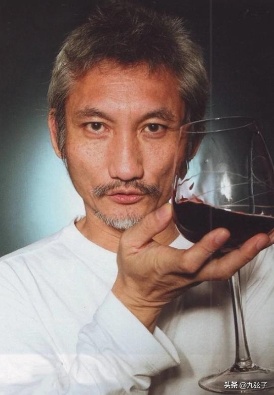 满口脏话的音乐鬼才，一婚出轨二婚娶小娇妻，63岁去世活成了传奇