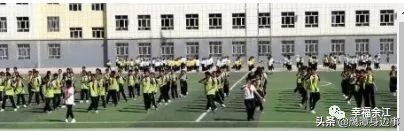 这对小夫妻爱情故事感动了亿万人,这对情侣的爱情故事感动了亿万人