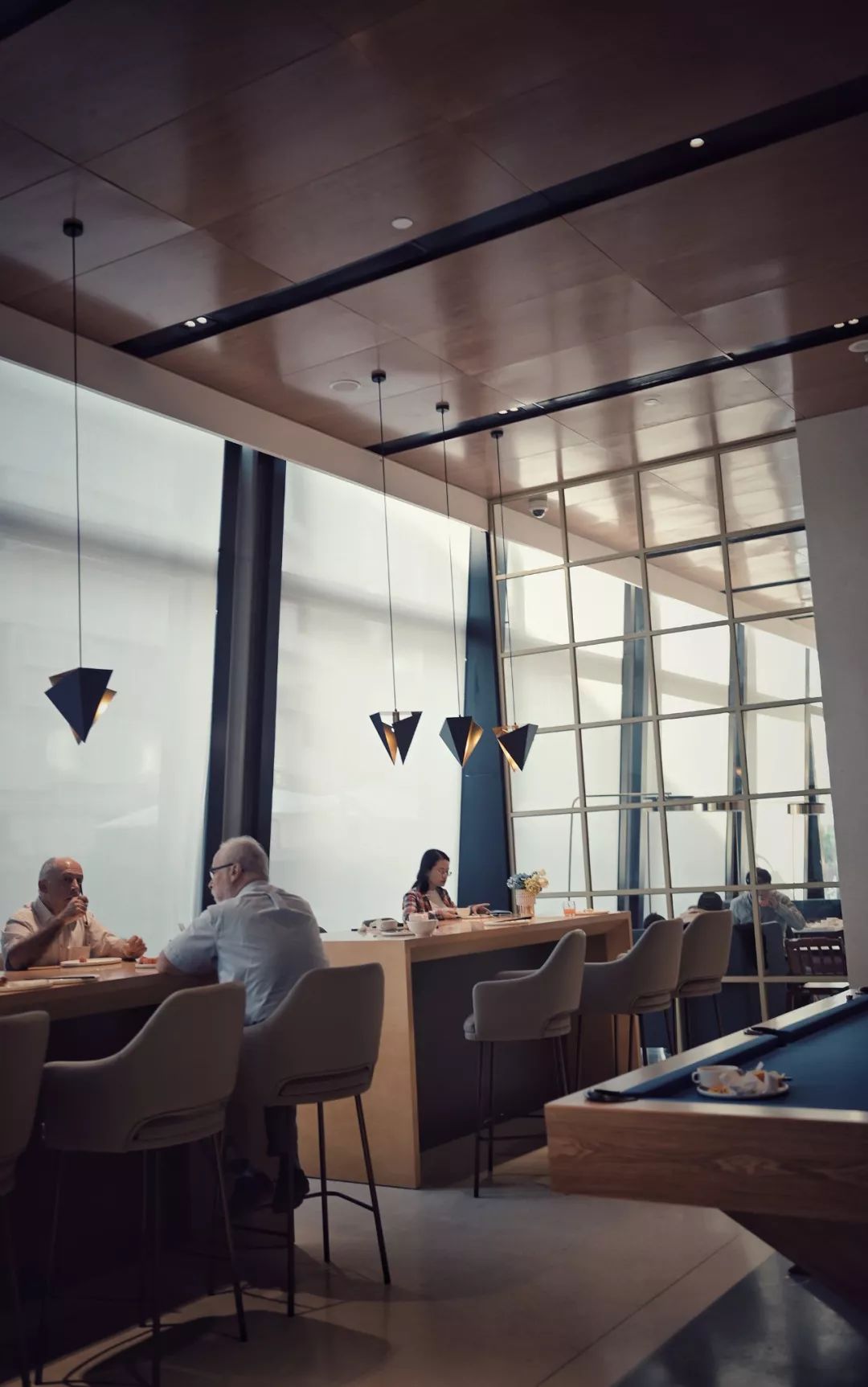 在机场睡觉24小时,在机场等待的6个小时