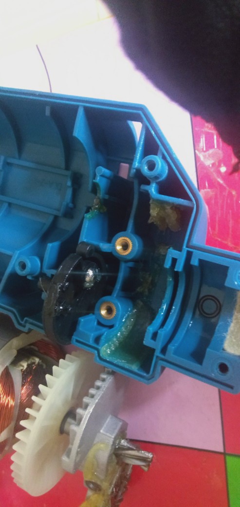 晶思达手电钻开关总成内部构造,插电款带冲击的手电钻