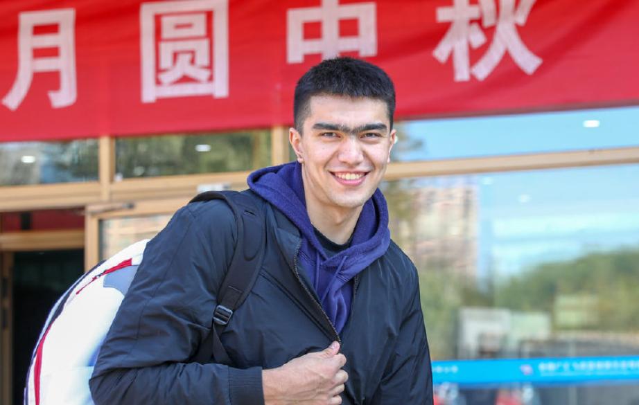 新疆男篮球员唐才育齐麟,新疆男篮唐才育季前赛表现