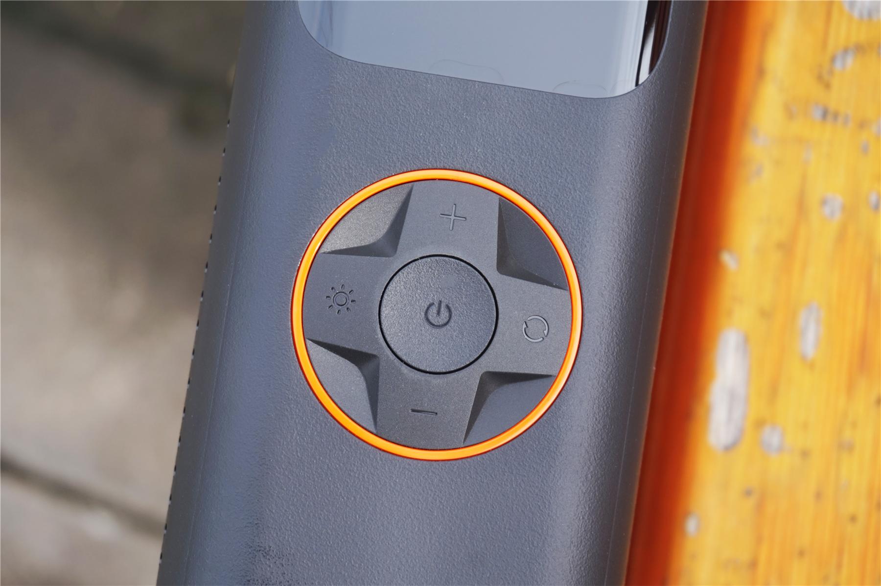 开车遇到胎压不足,跑长途车胎没气用什么打气好