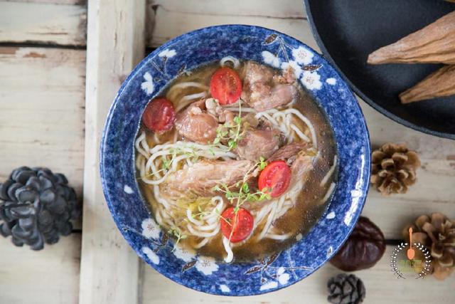 夏天太热没胃口吃什么食物好,天热面条好吃又营养的方法