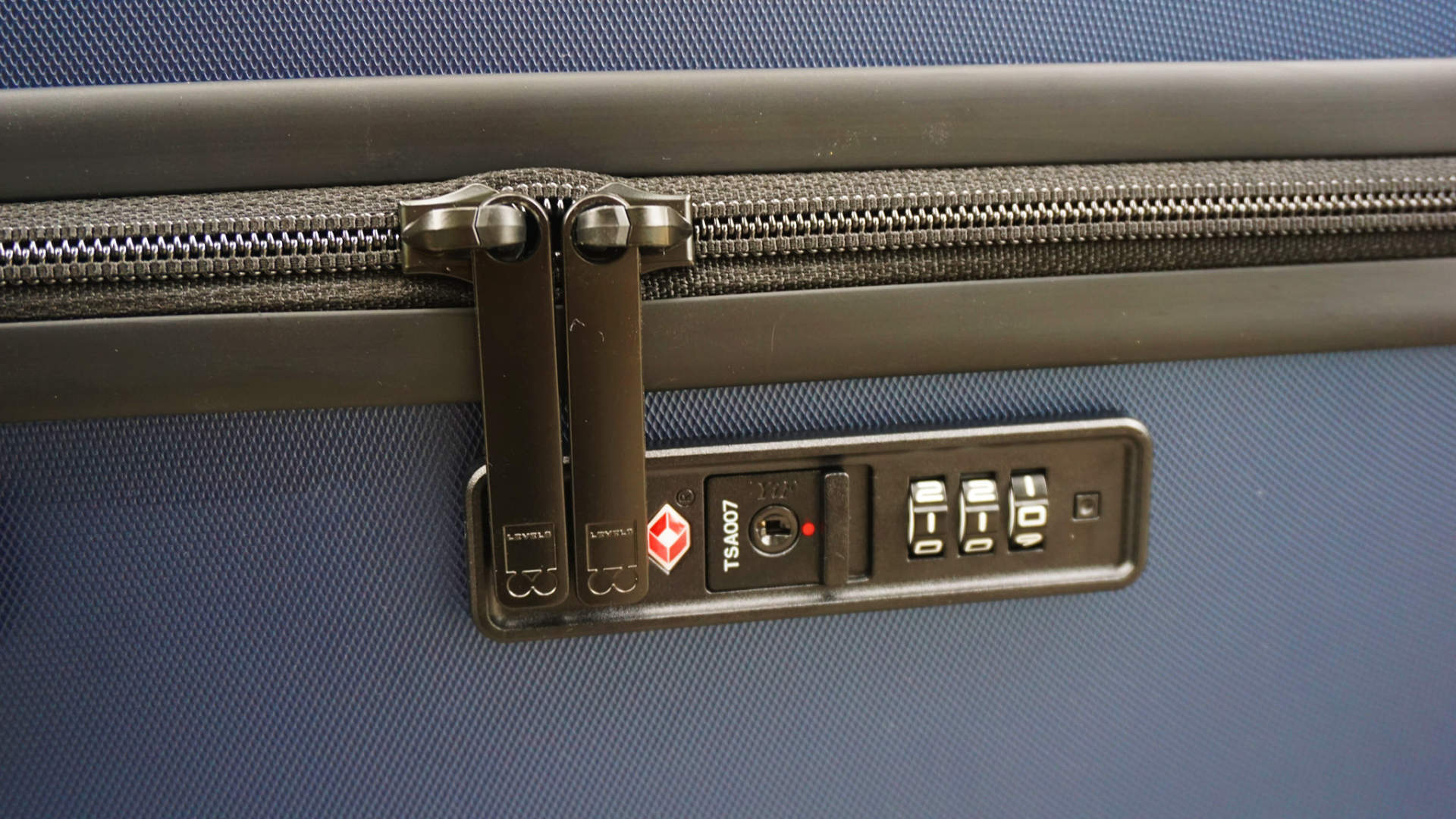 有颜值又能装，出门旅行怎能少了她，地平线8号大旅行家宽拉杆箱