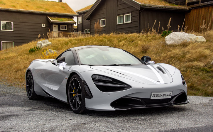 汽车贴膜以后有点小气泡,汽车贴膜后有小气泡是什么原因