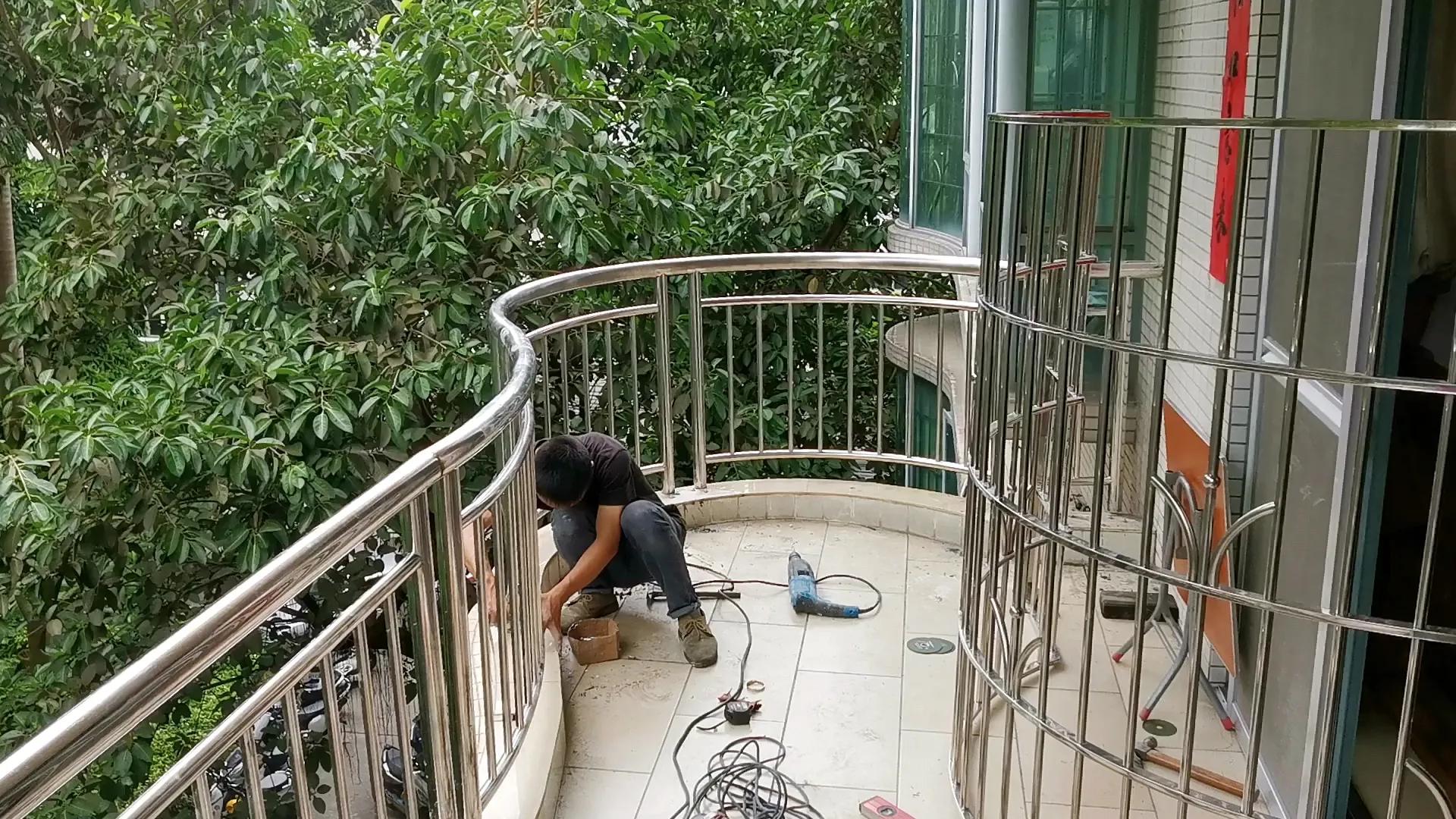 异形不锈钢防盗网,不锈钢防盗栏杆设计