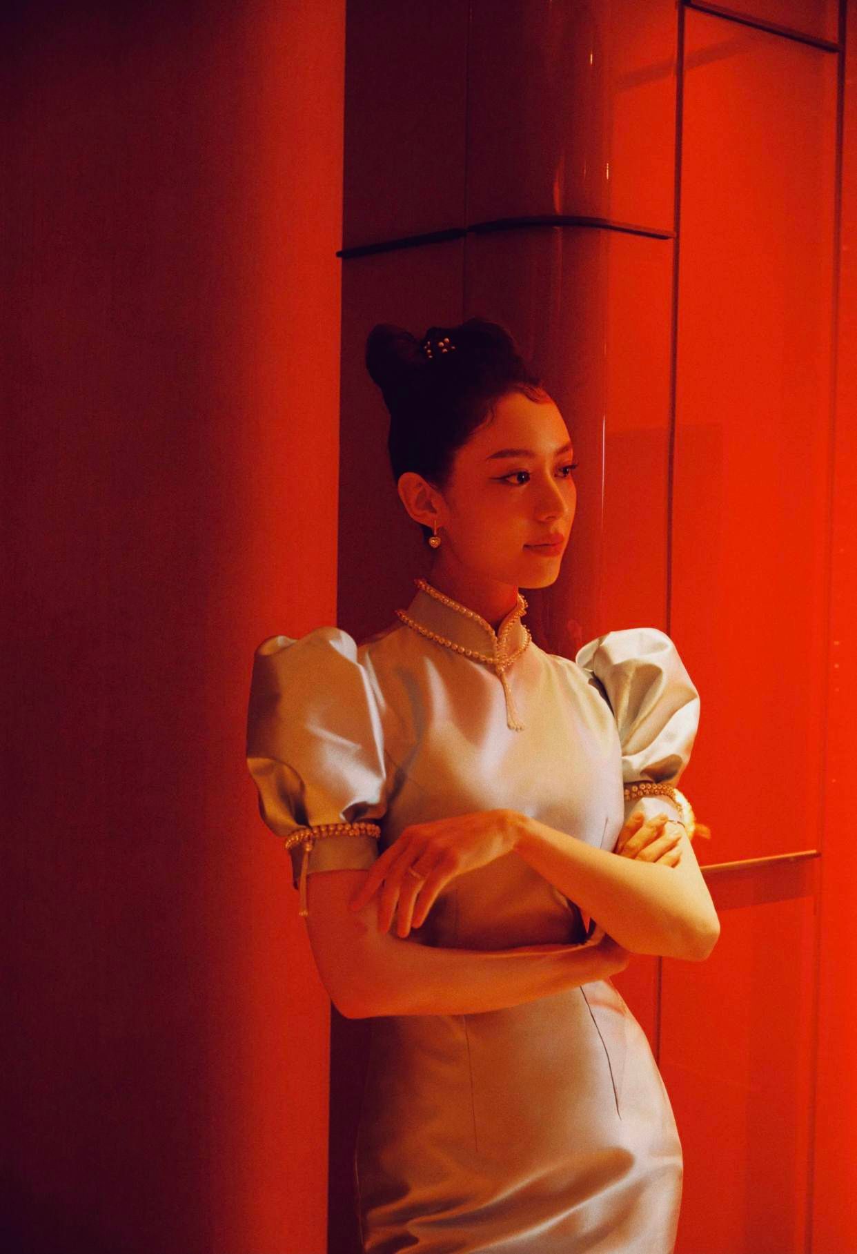 吉娜穿旗袍秀全身照,吉娜穿旗袍短款