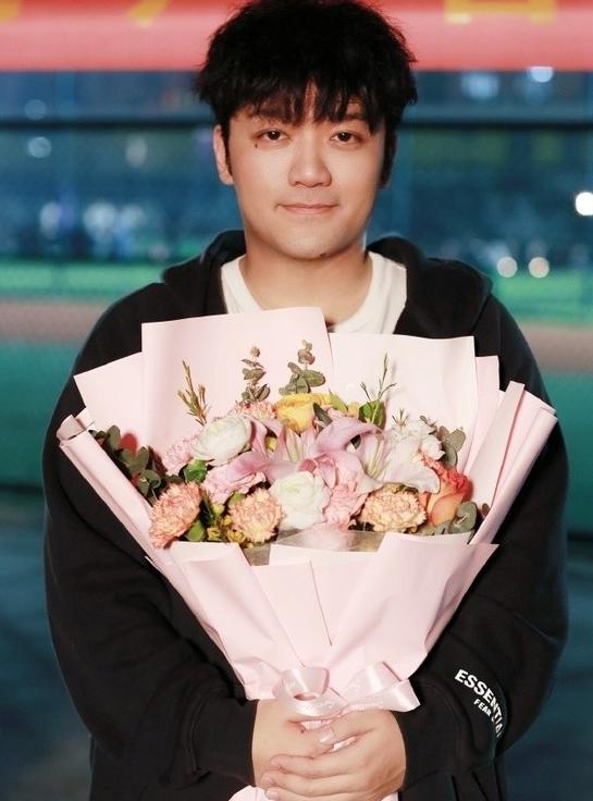 最痴迷于打游戏的明星,喜欢玩游戏的五位明星