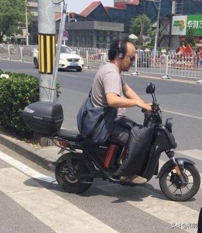 谢霆锋、谭维维、朴树、韩寒，这年头，明星也有骑电动车的情怀