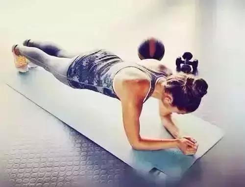 做平板支撑要坚持几分钟,平板支撑小学生坚持几分钟最好