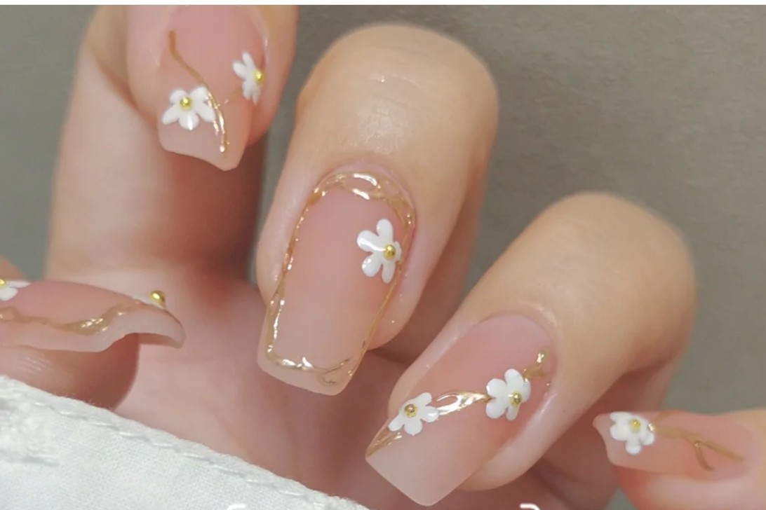 美甲第一课学什么,美甲第二天掉了一块能补么