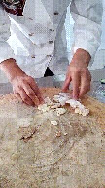 搞笑gif狗子我为这个家操碎了心,搞笑gif图片狗子都开始学坏了