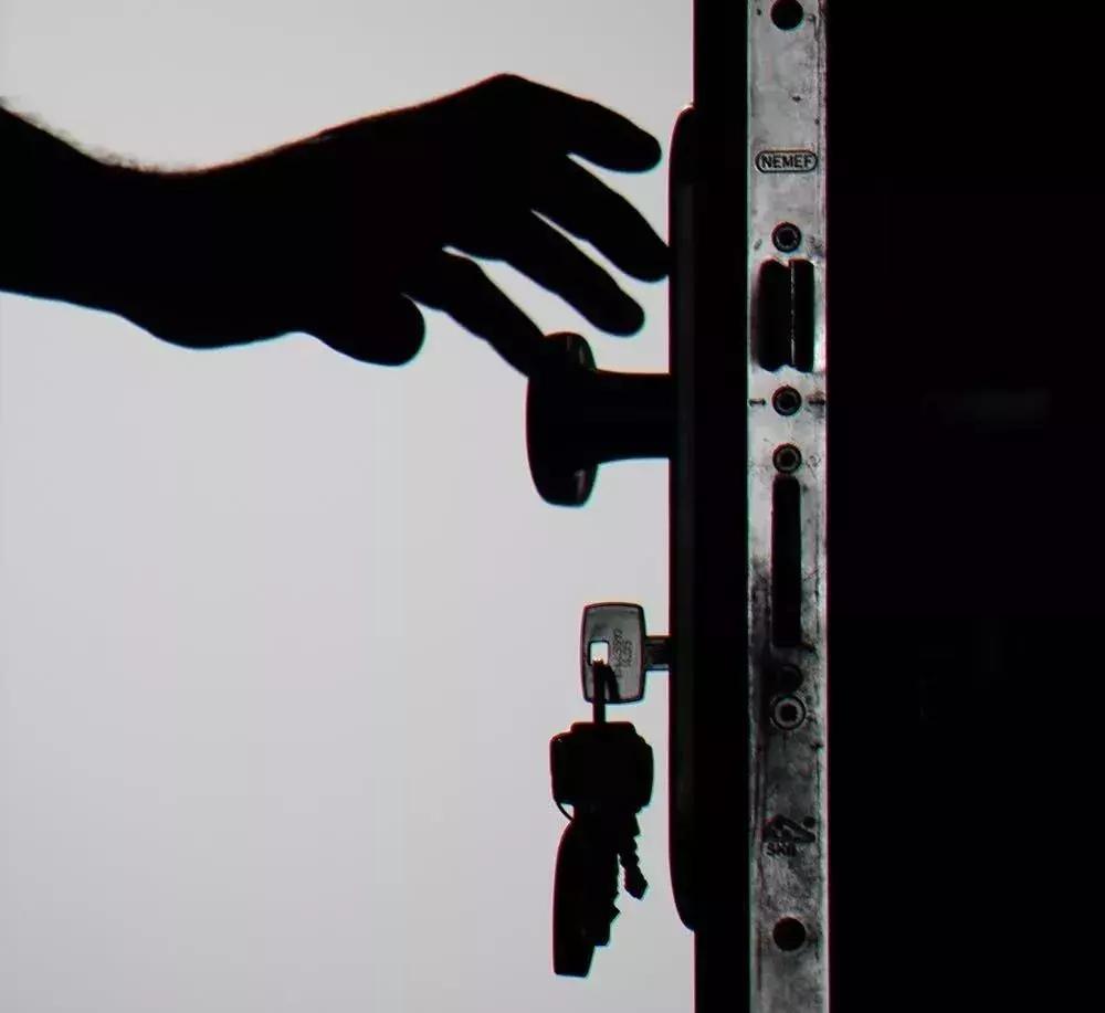 租房黑中介都有什么手段,租房中介套路骗局揭露