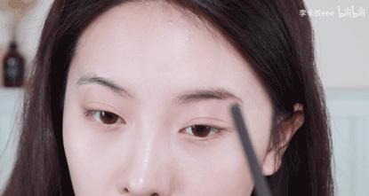 夏日画蜜桃妆教程,春日轻透蜜桃妆