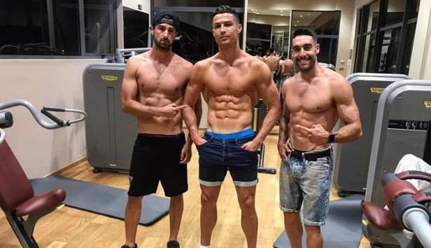 c罗的腹肌训练视频下载,足球运动员c罗体能训练