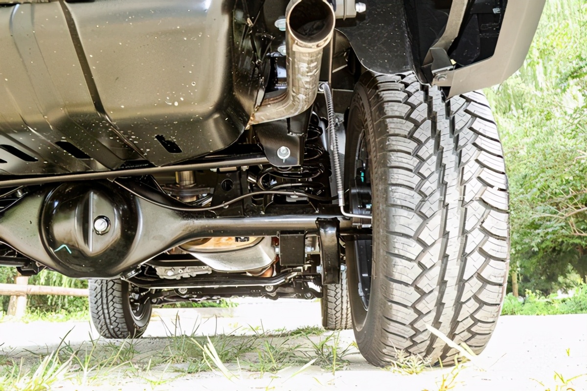 20万4驱硬派suv,20万硬派越野中型suv