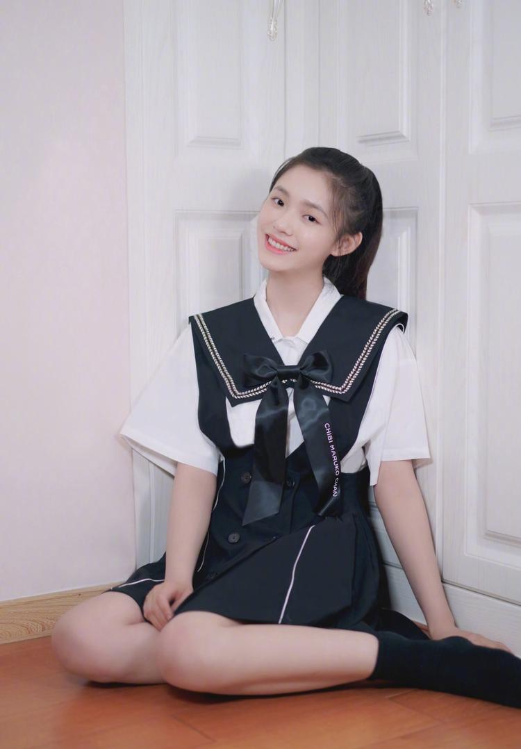 女星学院风,女星Lisa大秀