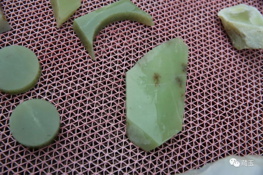 一块黄玉有多少钱,哪里黄玉值钱