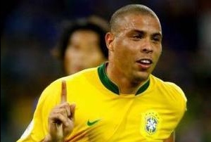 巴西足球世界杯桑巴舞视频,巴西的桑巴舞足球