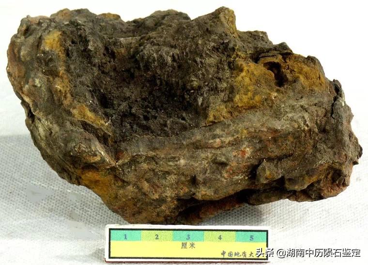 月球陨石与地球矿石的区别,月球陨石和矿石有什么区别