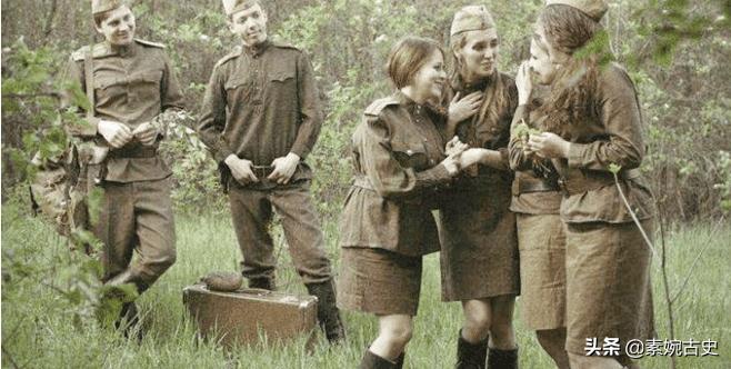 穿裙子的苏联女兵,二战中苏联女兵为何穿裙子