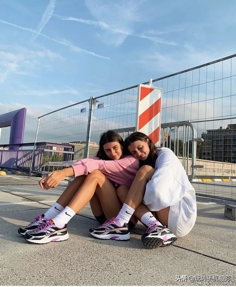 室内泳池闺蜜拍照姿势,多个闺蜜拍照姿势大全