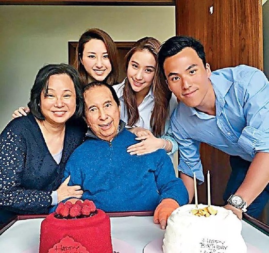 陈婉珍年轻跟赌王合影,陈婉珍为何能成为赌王