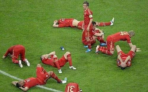 世界杯足球什么颜色,足球最经典的颜色