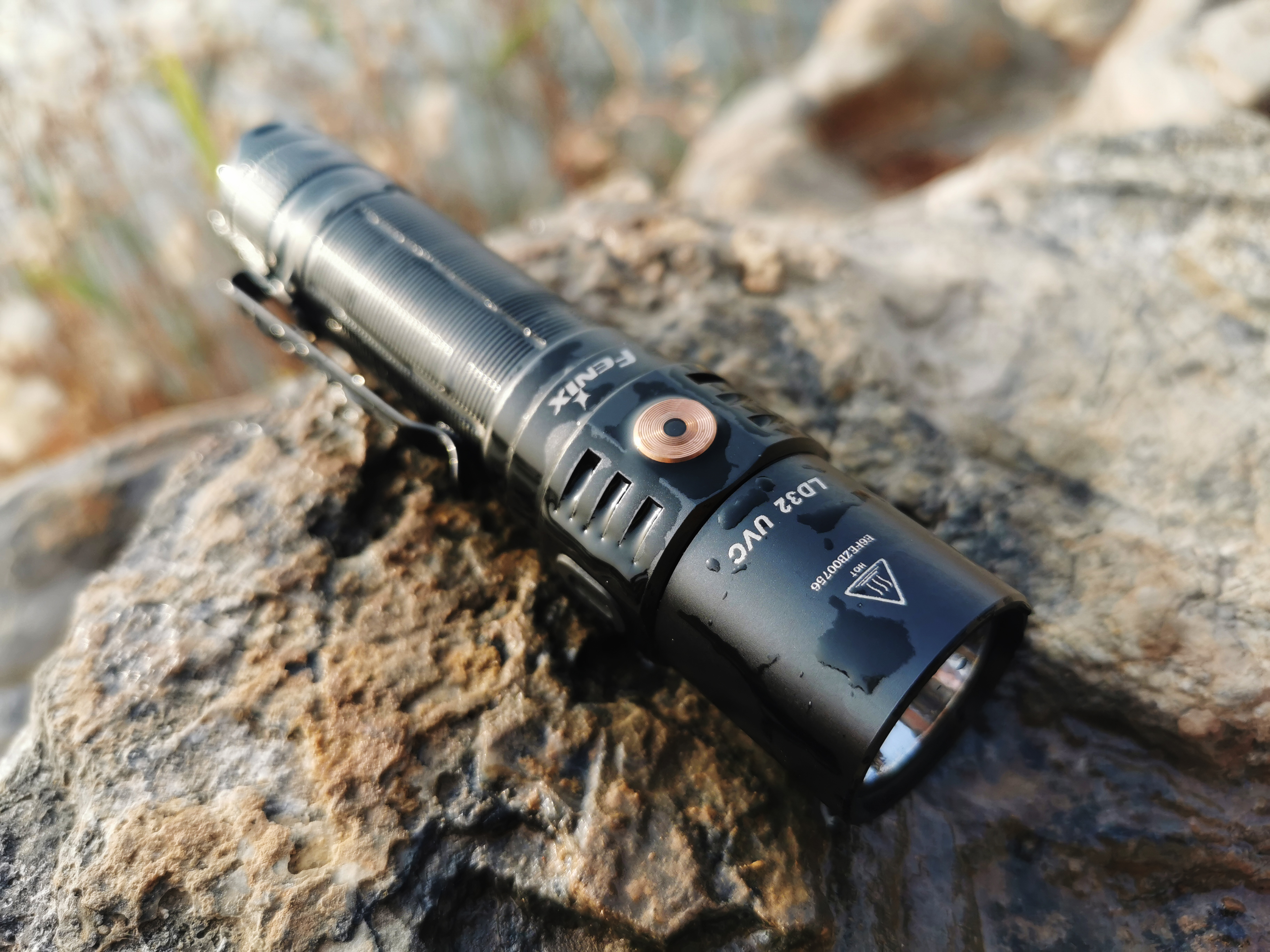 户外手电也能杀菌？FenixLD32手电化身成为抗疫EDC