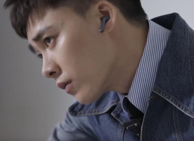 “敢自黑”碰撞李易峰，“蜜蜂”：同款冲冲冲