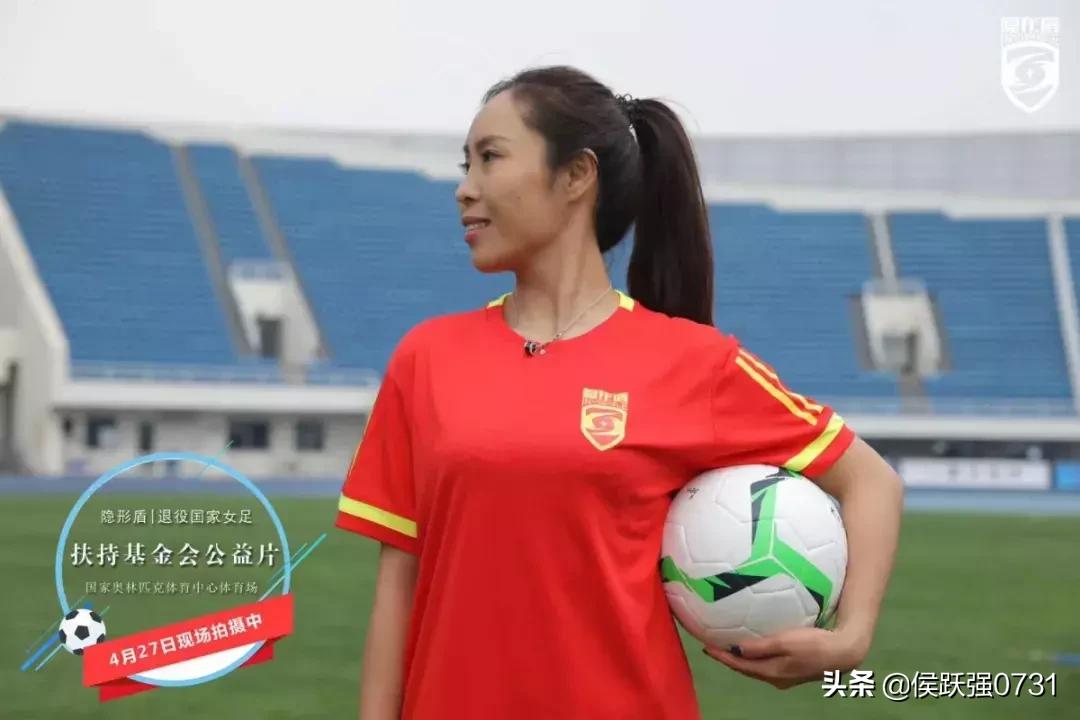 别忘了，曾经的你也饱含热泪为她们高歌铿锵玫瑰……