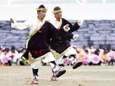 *藏西**服饰之美，独具魅力