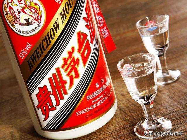 外国人得知茅台价格后震惊,中国人在国外免税店看茅台