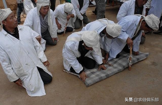 中国农村老人去世后的风俗,关于农村老人去世的风俗