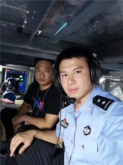 记者揭秘“多彩贵州”彩车走过*安门天**那一刻！“多彩贵州”彩车副驾驶：骄傲！自豪