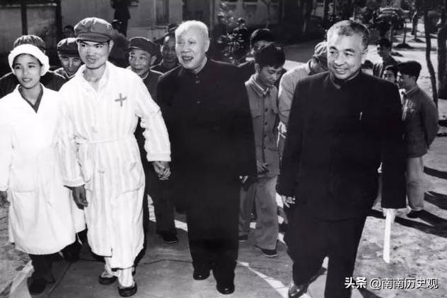 他是大军区政委，55年没被授衔，后来地位高过元帅，官至正国级