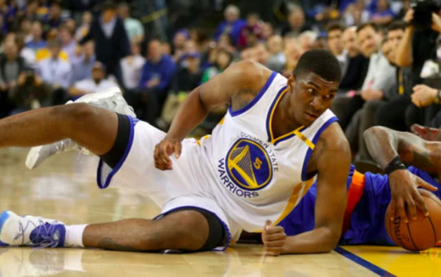 联盟硬汉！锁骨骨折，仅仅只休息一场便火线复出救主，值得钦佩