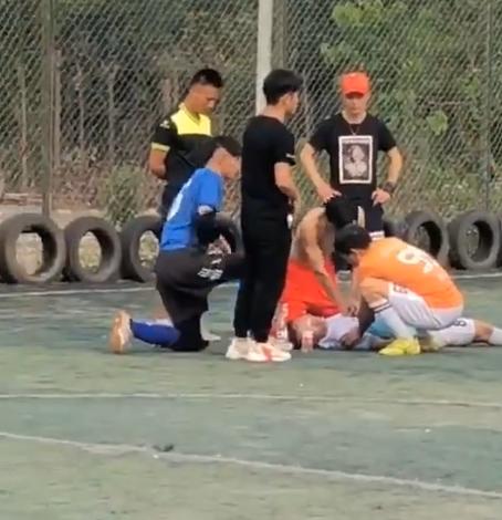 足球十大球员猝死,中国男足球员受伤视频