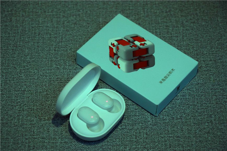 小米蓝牙耳机airdots和青春版,小米蓝牙耳机AIRDOTS青春版如何