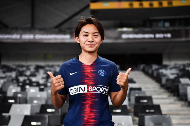 王霜梅开二度中国女足晋级东京,中国女球员王霜进球视频