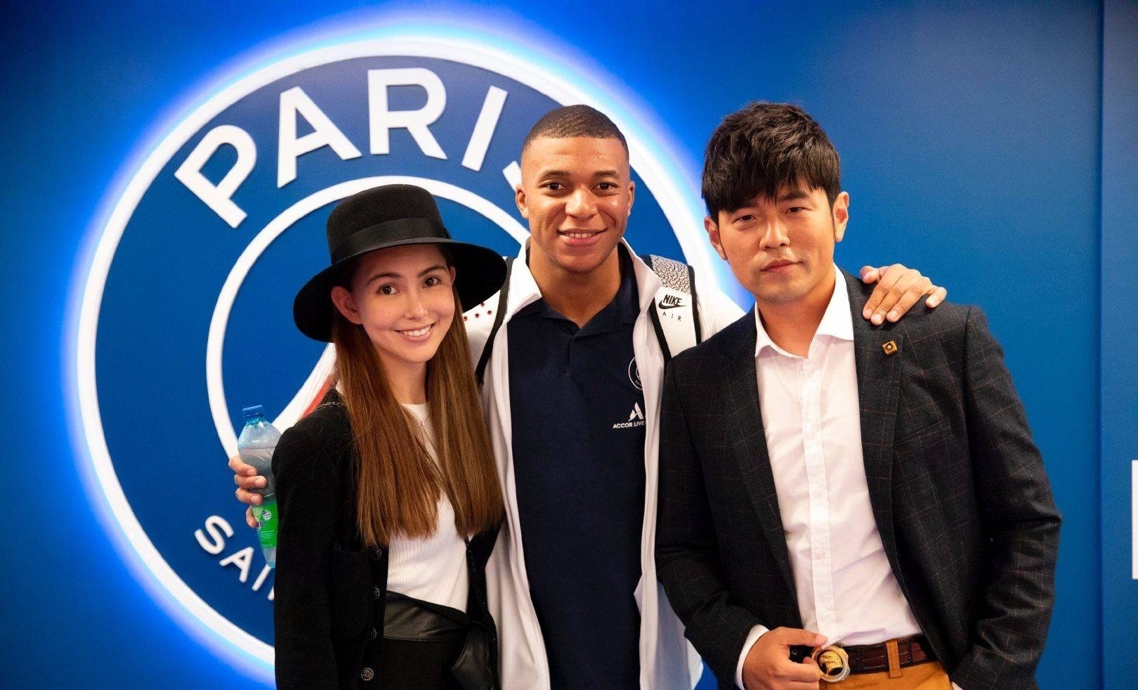 梅西与周杰伦合照,梅西内马尔姆巴佩亲密互动